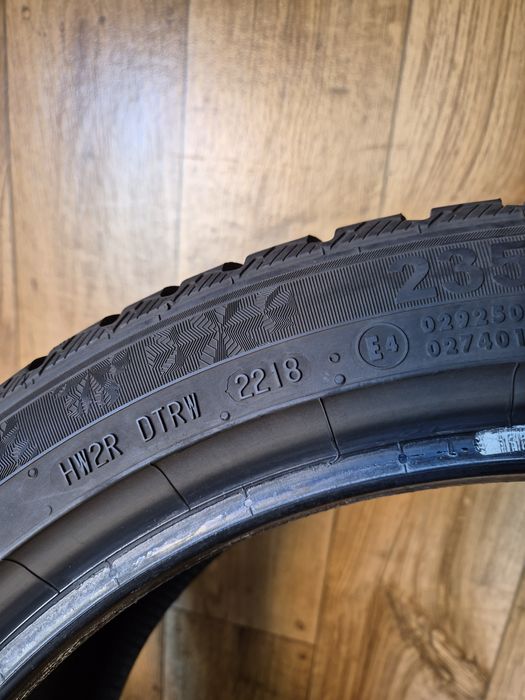 235/40/18 Semperit para zima 7mm 2018