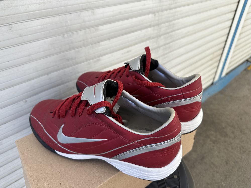 Сороконожки Nike (42 размер) идеальное состояние