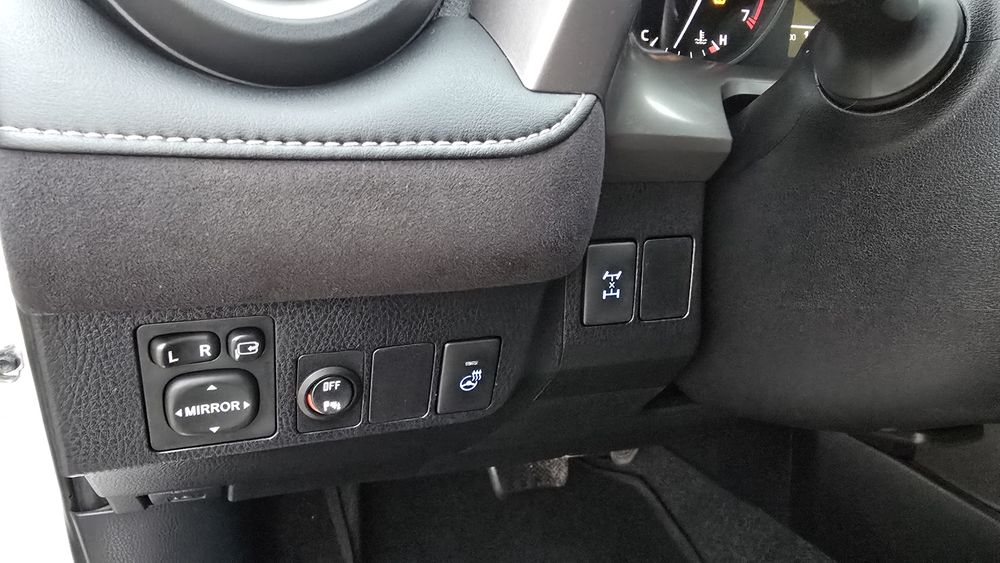 Продам офіційний Toyota Rav4