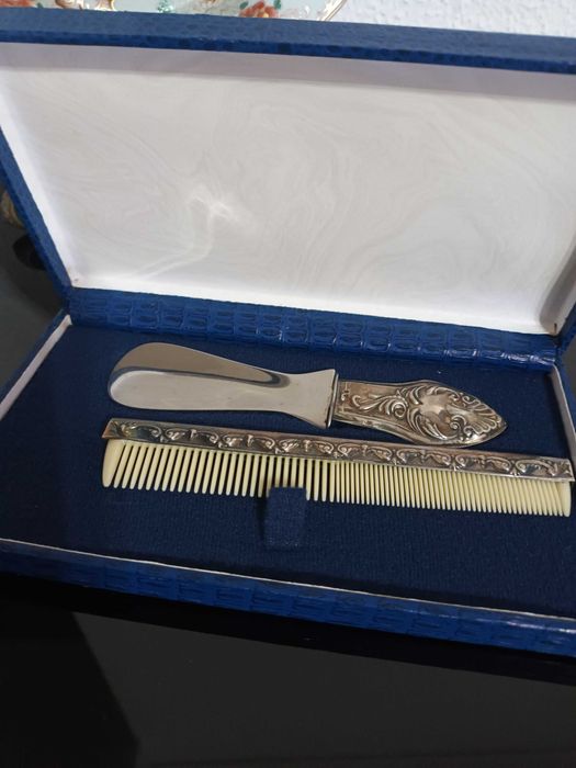 Estojos com peças em prata