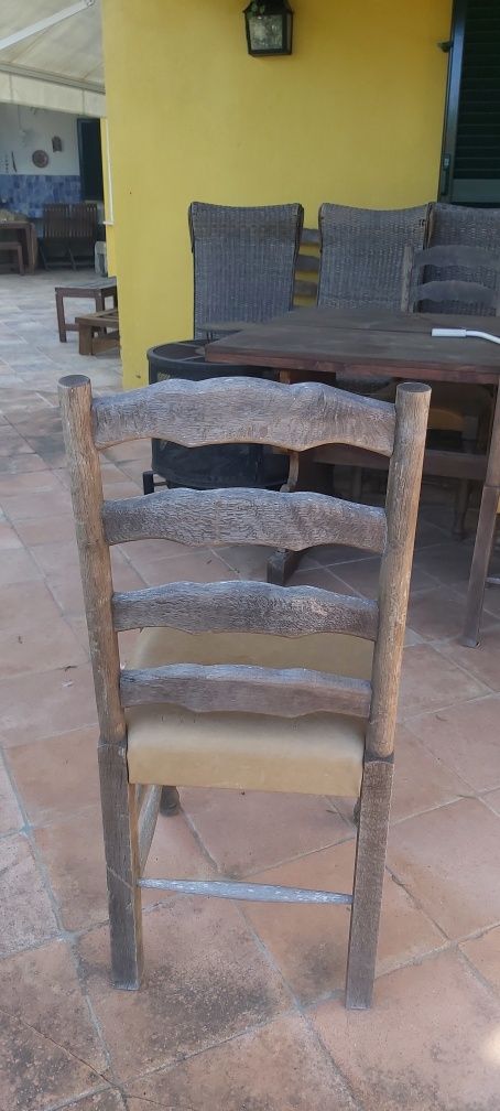 Cadeira em madeira