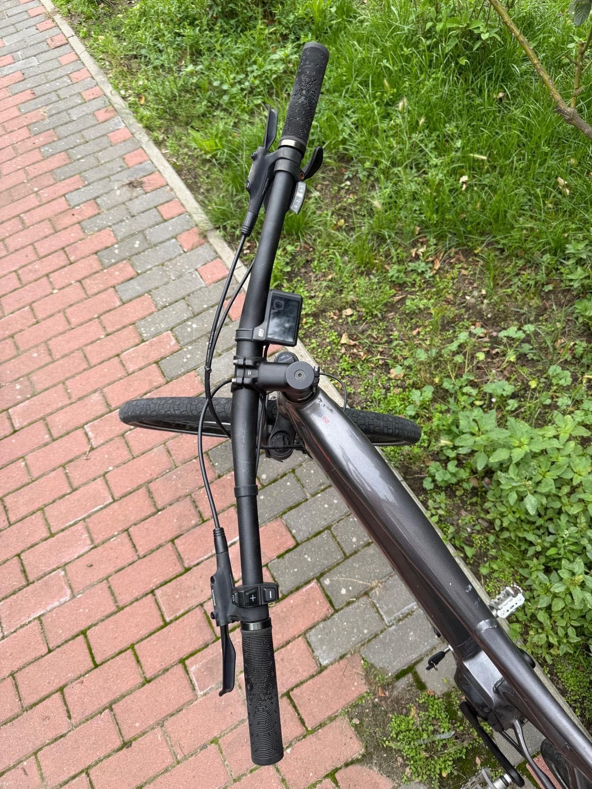 Sprzedam rower elektryczny BH Atom Stan bardzo dobry  Gotowy do jazdy