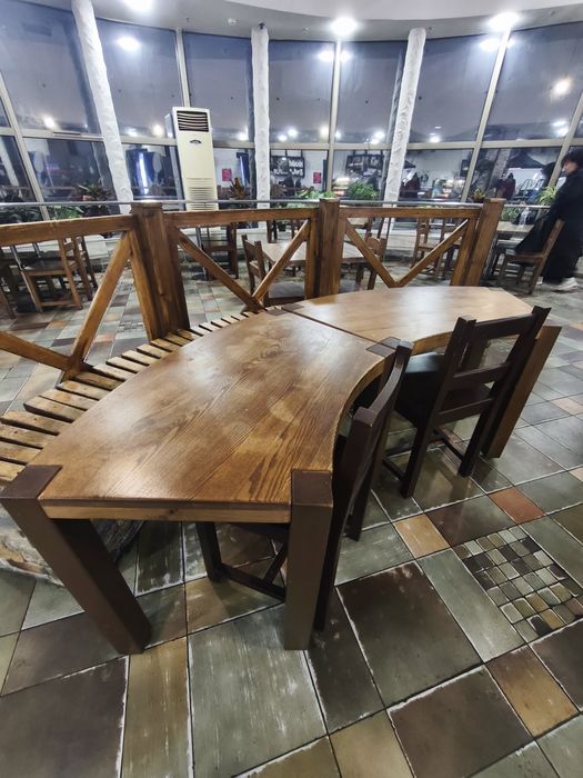 Дерев'яні столи  та стільці