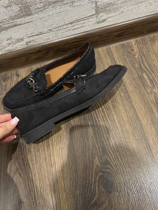 Лофери чорного кольору