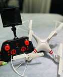 Drone com comando e camera