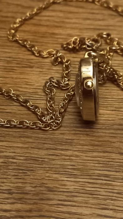 Sprzedam damski zegarek wisiorek pozłacane serce z cyrkonikami