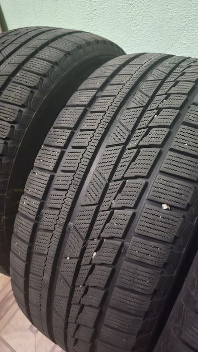 Б/У зимові шини 235/45 R18 98V