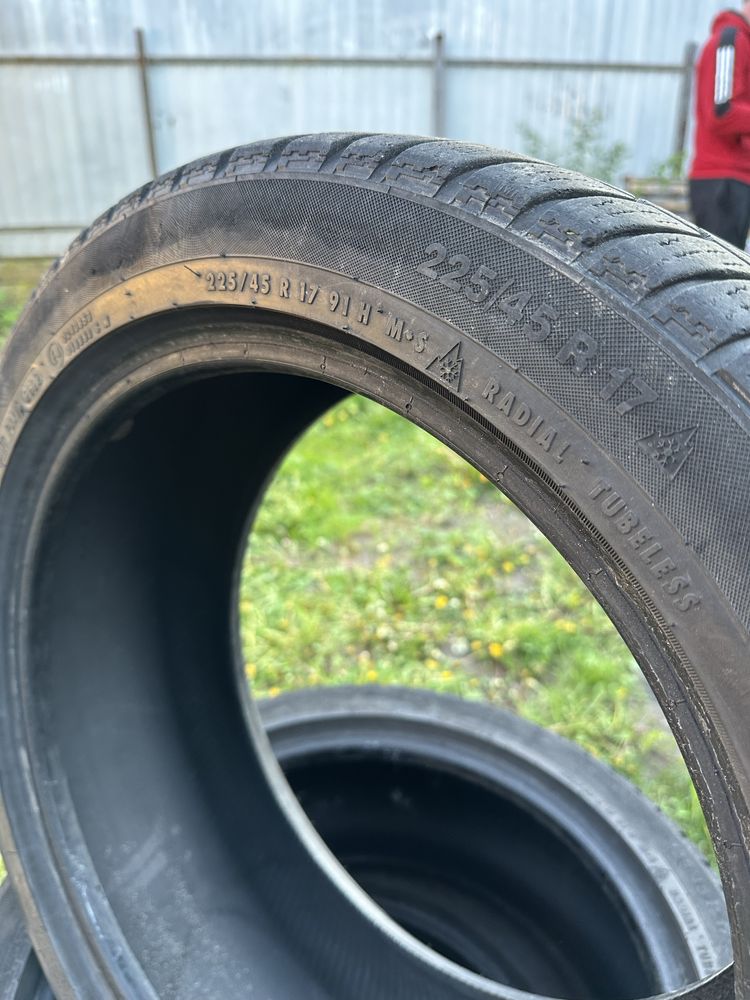 Продам зимову гуму 225/45 R17 Continental