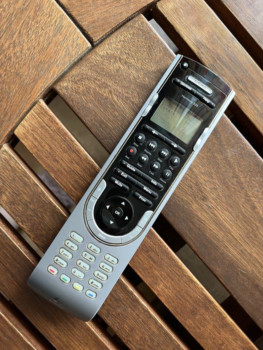 Пульт універсальний Logitech Harmony Remote 525