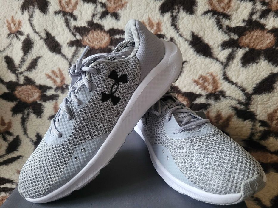 Super lekkie buty biegania trening UA Charged Pursuit 3 wkł.28,5 cm