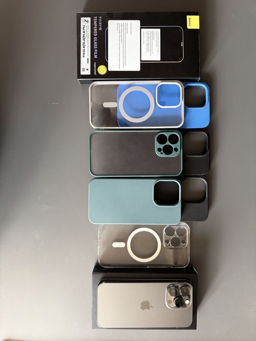 Iphone 13 pro 128 GB grafit + 7 etui + szklo hartowane +kab. lightning
