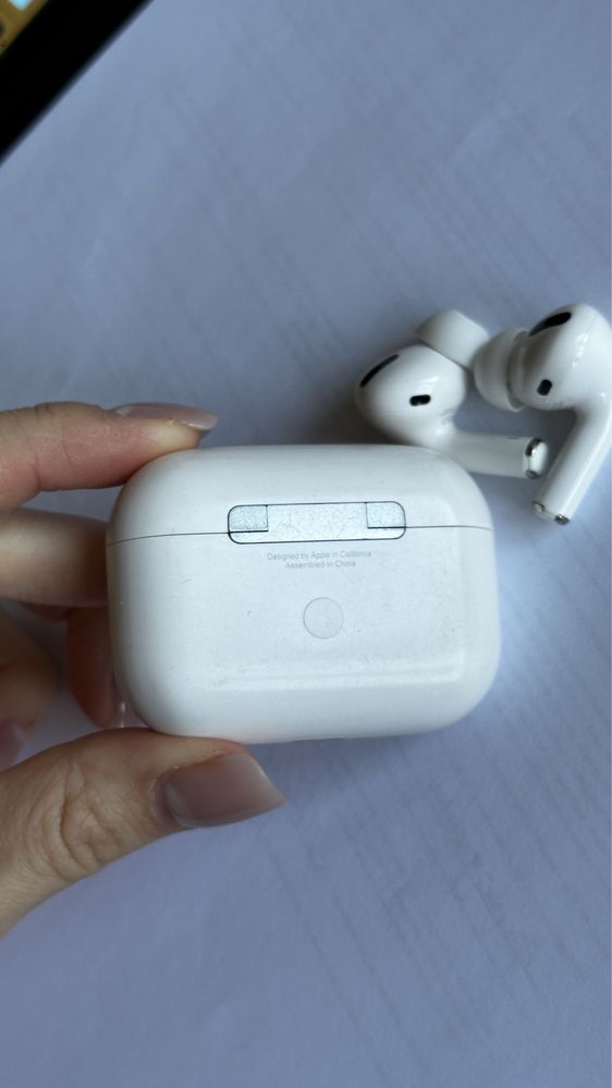 Apple AirPods Pro with MagSafe Charging Case навушники ейрподс