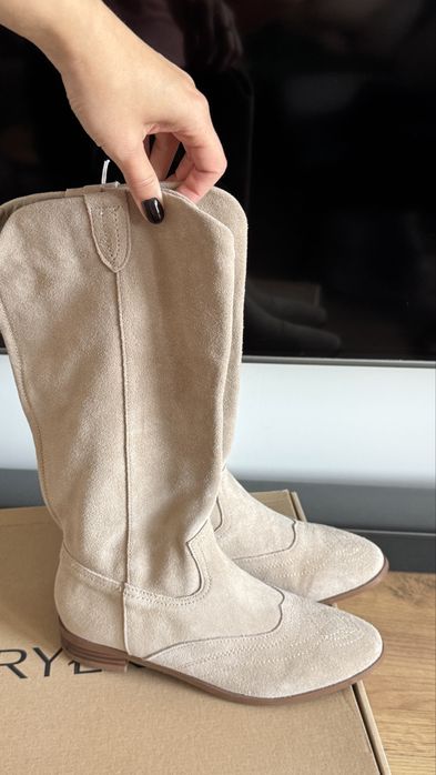 Beżowe kowbojki botki zamszowe – 100% skóra naturalna (rozm. 37)