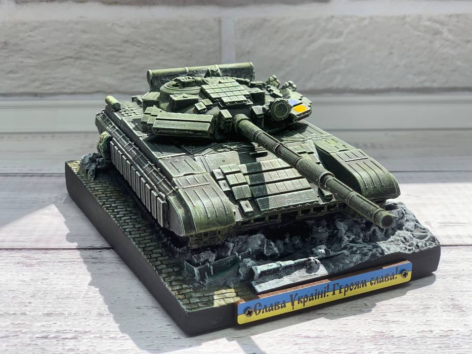 Танк Т-64БВ сувенір із гіпсу подарунок  для побратима