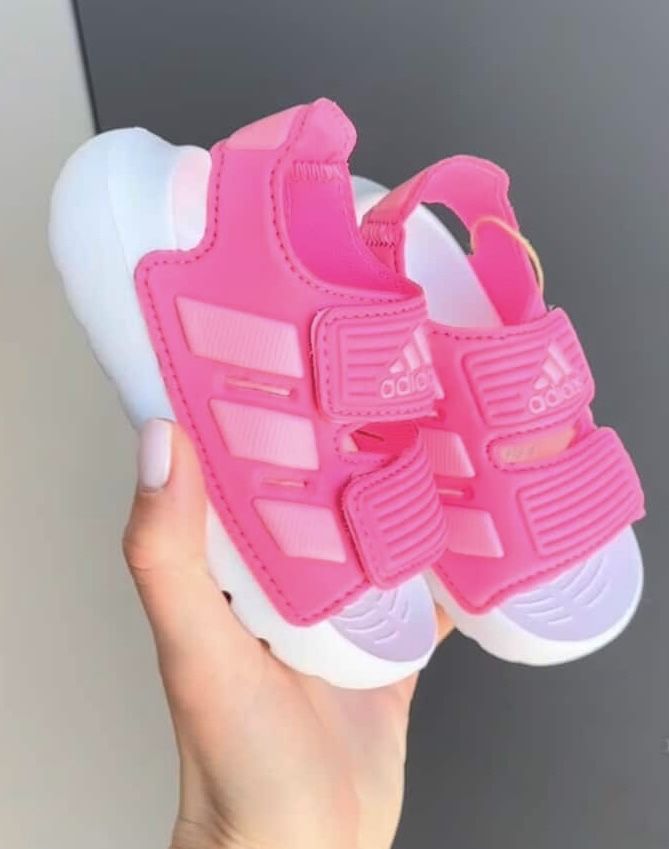 Продам босоніжки дитячі Adidas оригінал нові
