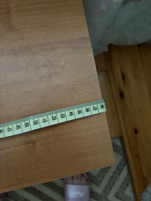 Biurko z wysuwanym blatem i półkami