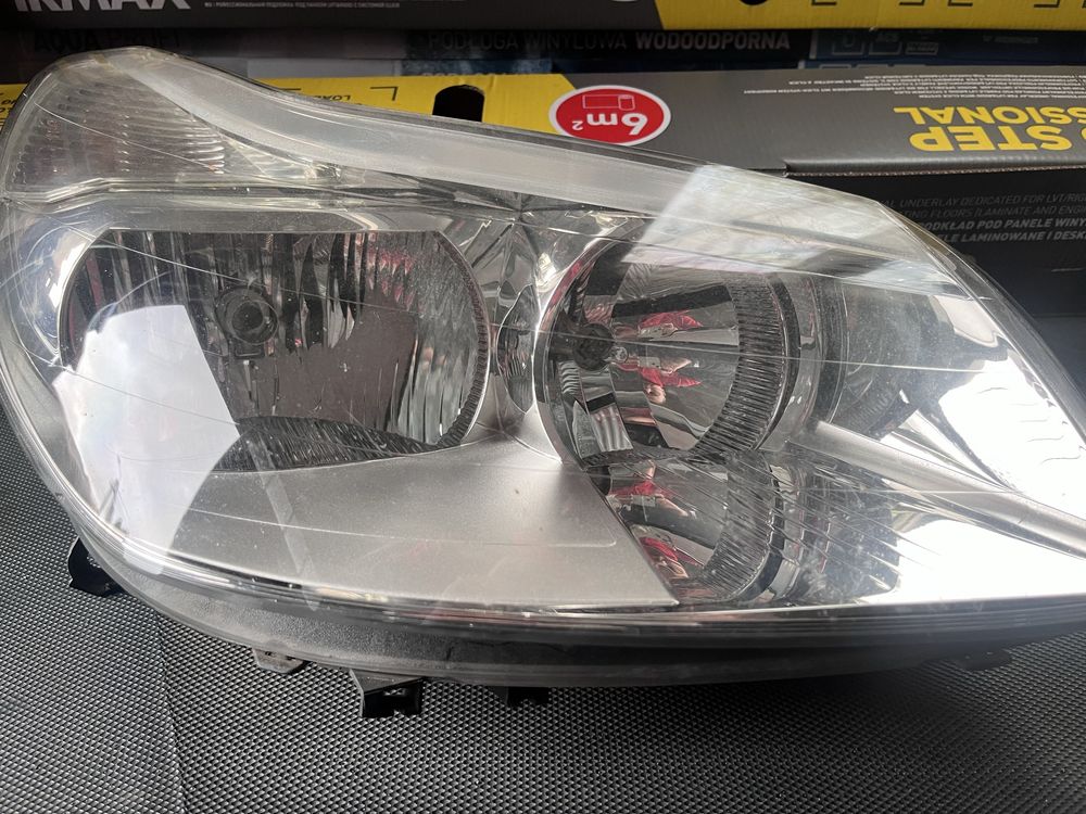 Lampa przod prawa citroen c5 po lift