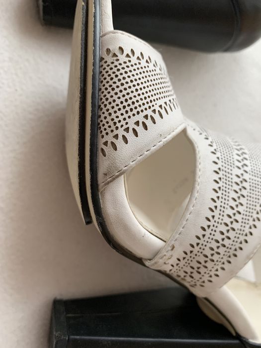 Piękne buty sandały na słupku ze wzorem mohito biało czarne odkryty pa