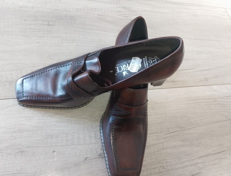 Nowe buty czółenka renomowanej firmy Caprice. Damskie . Nowe z metką.