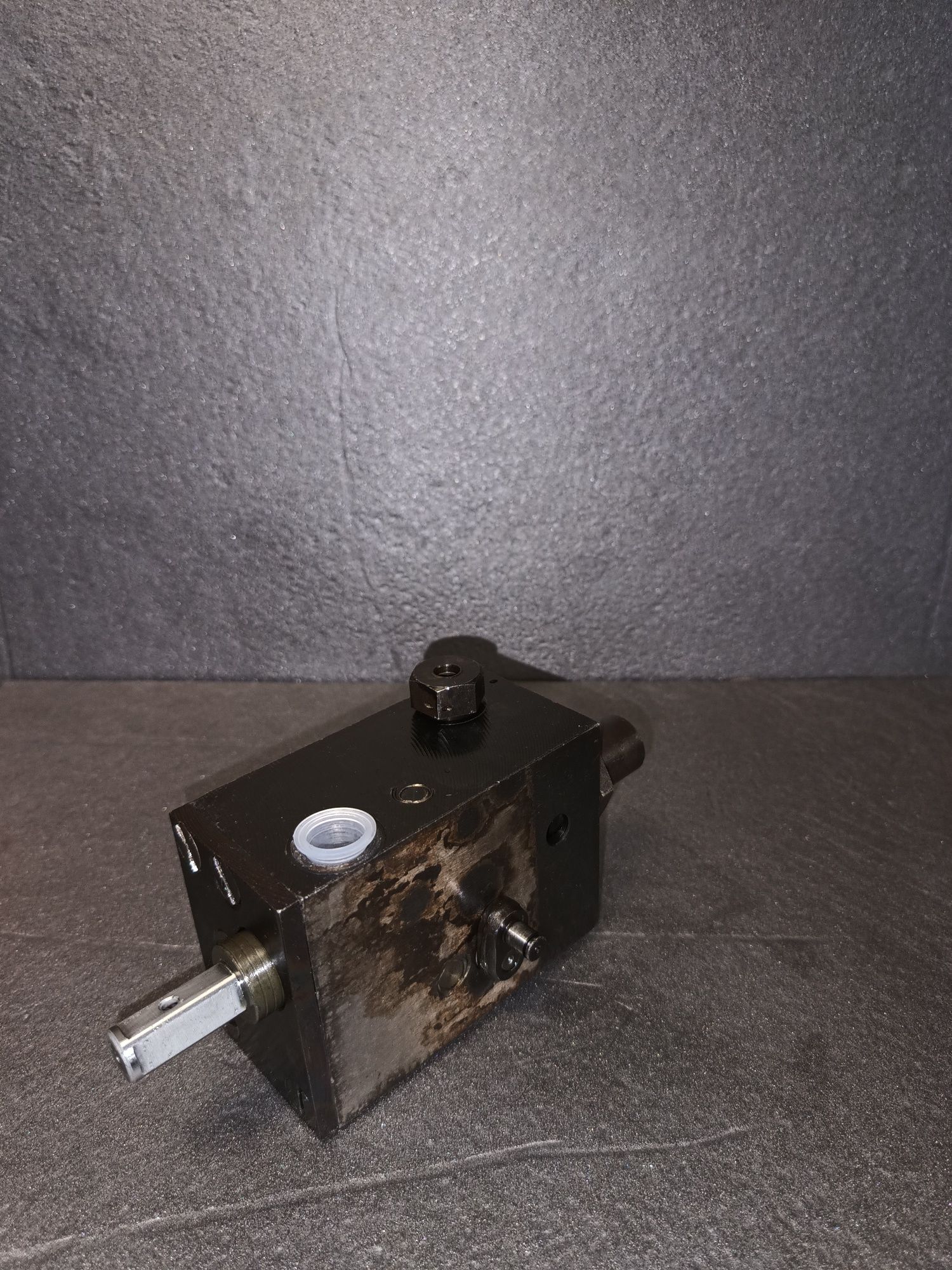 Rozdzielacz hydrauliczny Ursus C-360, C-385, C-330, C-335; Zetor;
