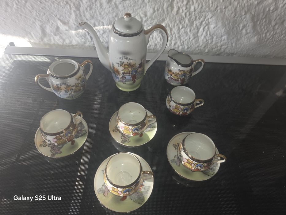 Serviço antigo de café japones casquinha de ovo