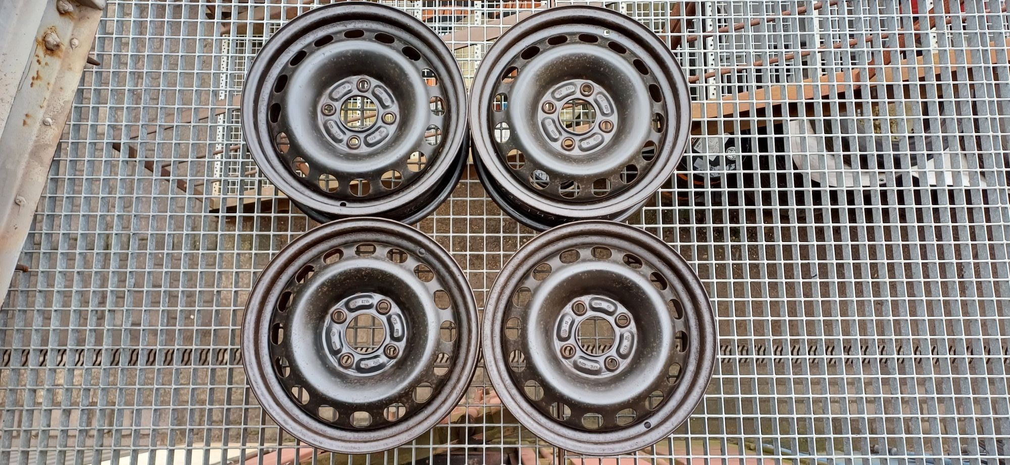 Felgi stalowe 6x15 cali , rozstaw śrub 4x114,3 VOLVO.