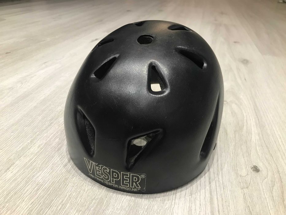 Kask sportowy, rowerowy, narciarski, hokejowy