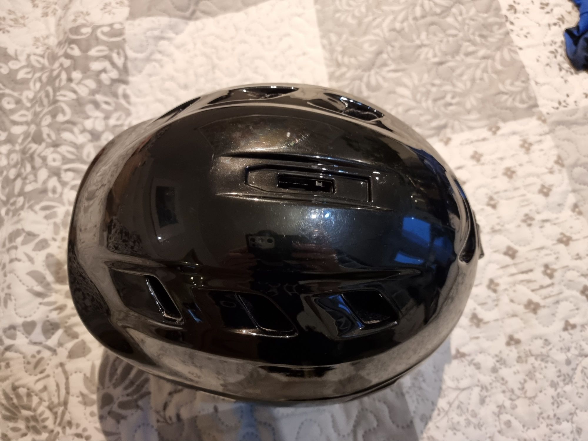 Kask narciarski UVEX (rozmiar S-L 55-59cm)