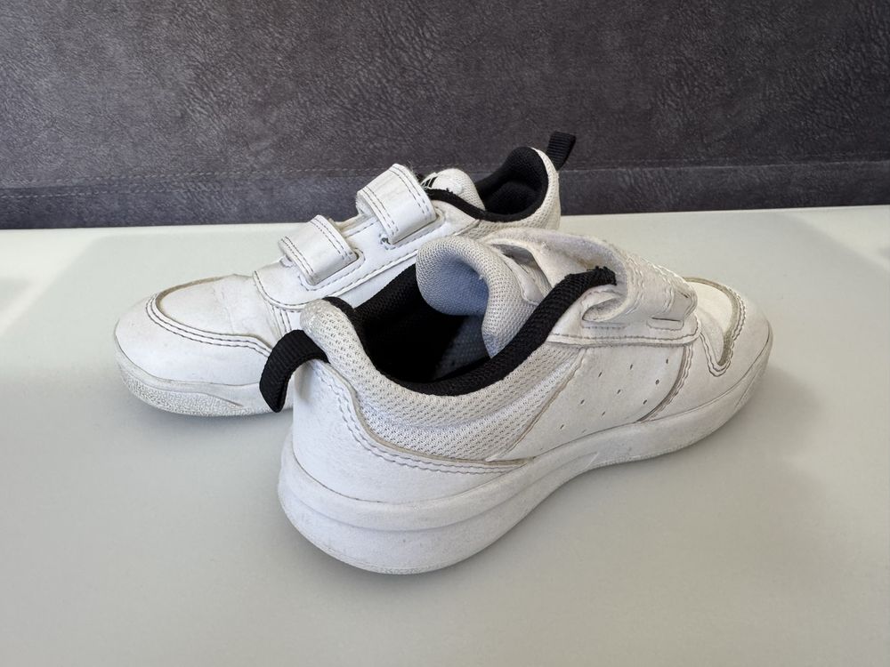 Кросівки adidas (26,5 розмір)