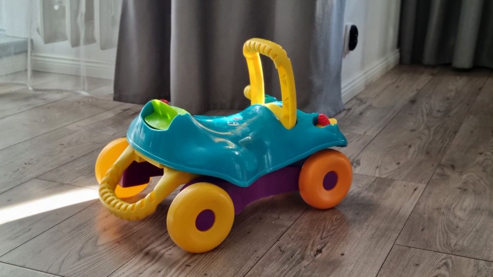 Chodzik dla dziecka z funkcją jeżdżenia.
