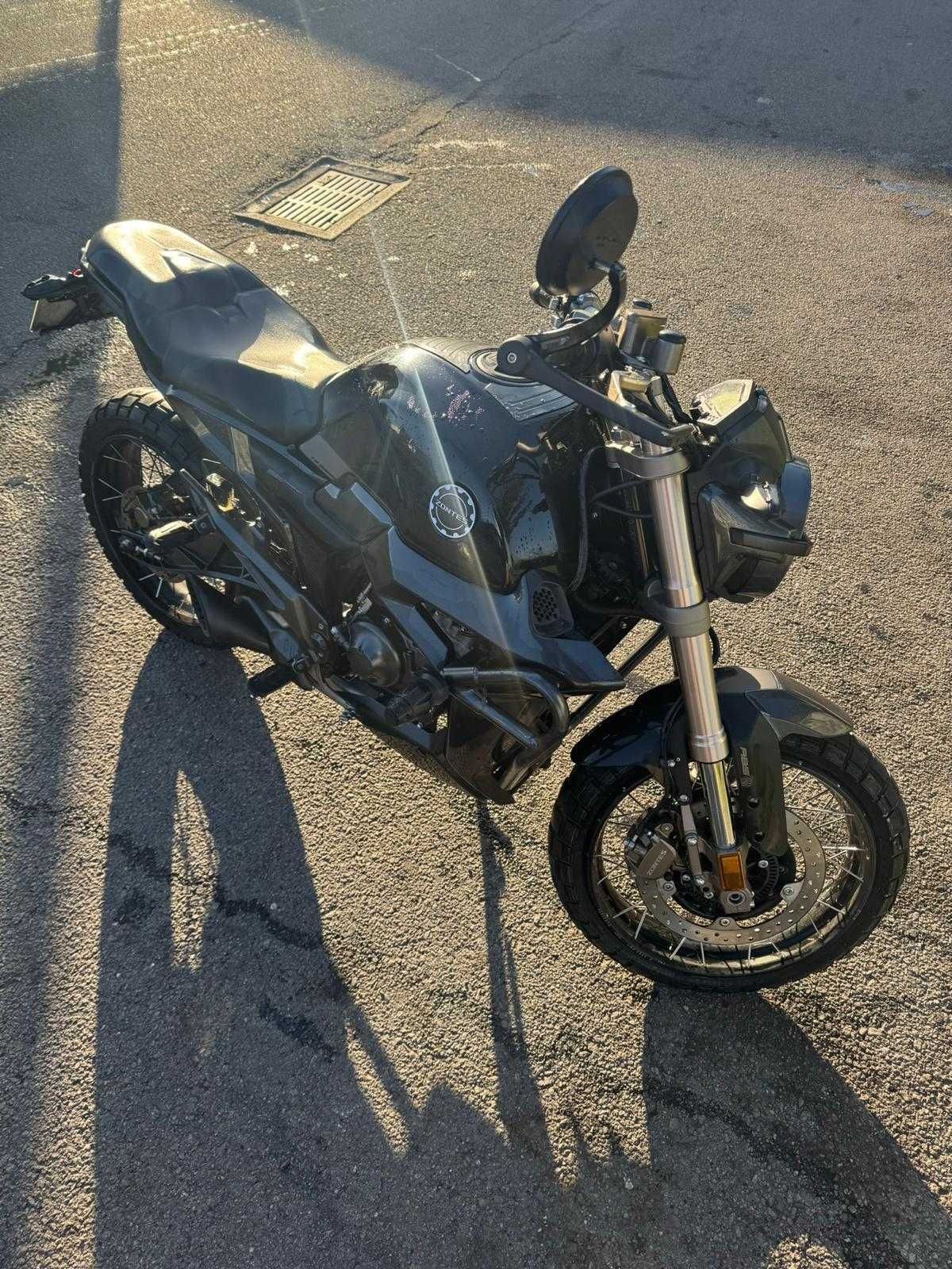 Mota sem necessidade de carta que aparenta ser mais de 125 cc