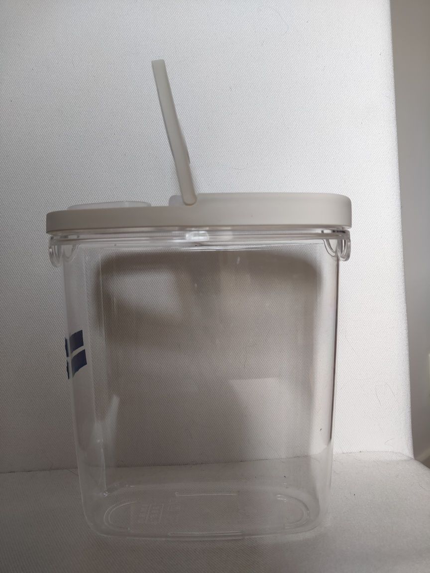 Plastikowy pojemnik na żywność Ikea