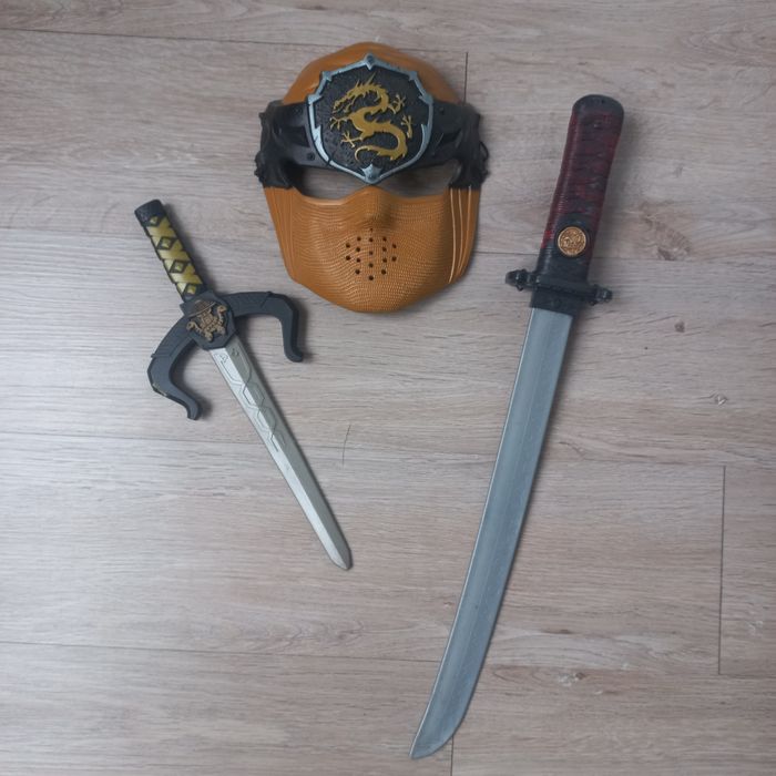 Maska, sztylet, miecz - ninja bal karnawałowy