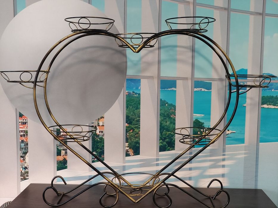 Продам кованные подставки для цветов.