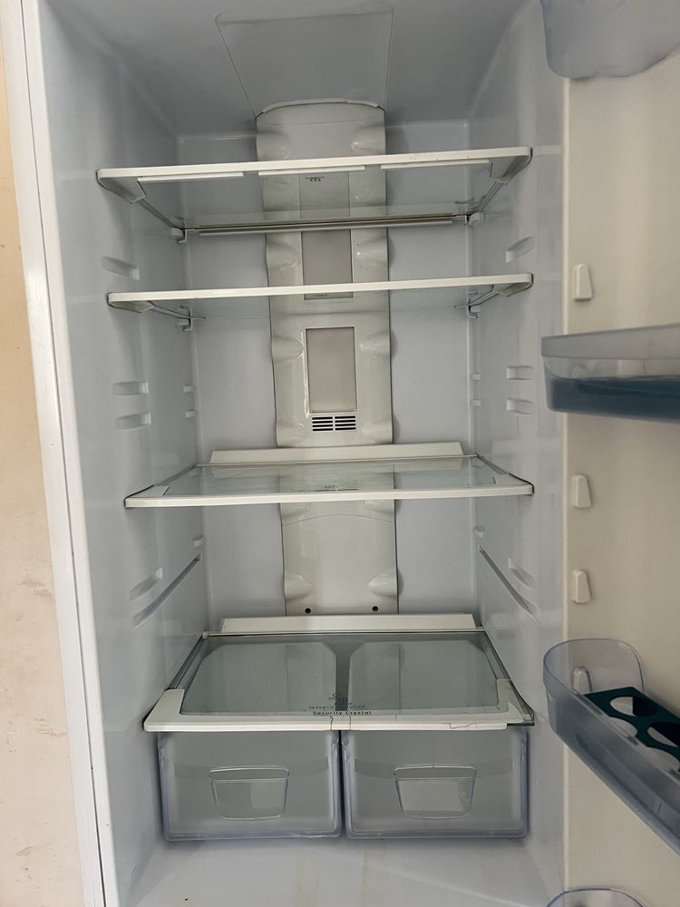 Холодильник INDESIT no frost.