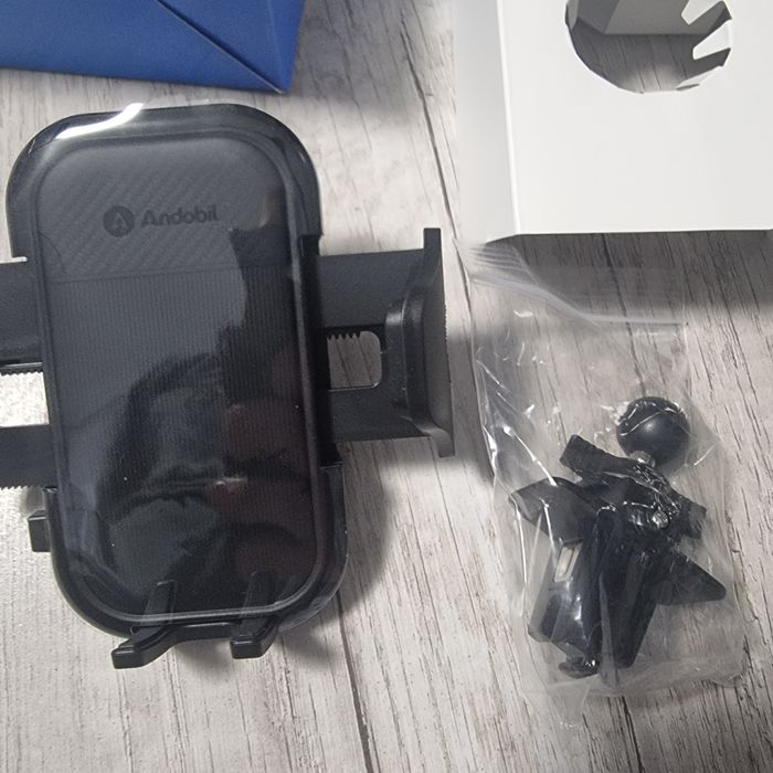 Uchwyt na telefon na kratkę