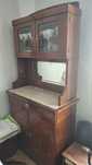 Stylowy kredens vintage z marmurowym blatem – mebel z duszą!