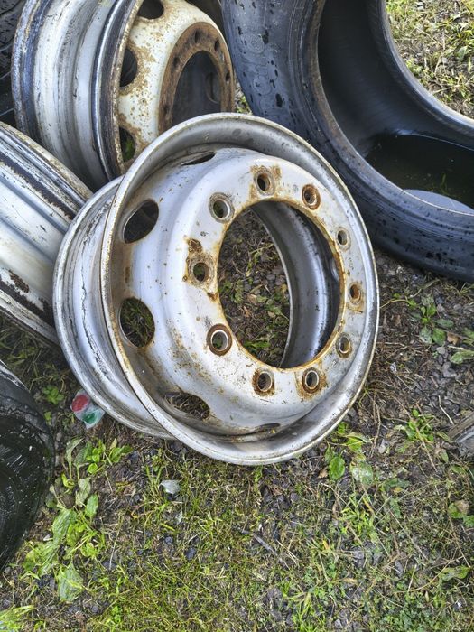 Диски вантажні  металеві 9.00*R22,5 10 отворів тягач