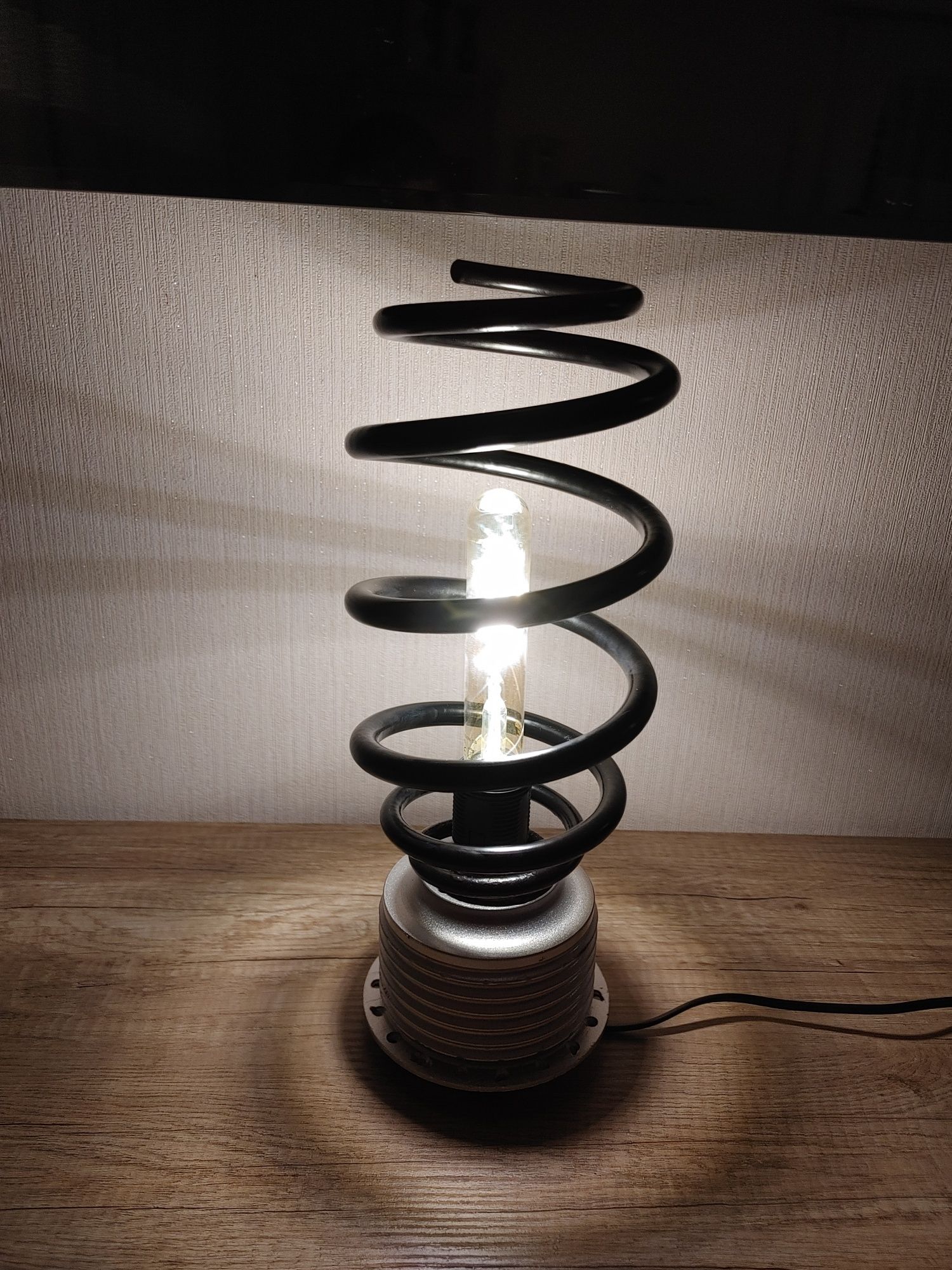 Lampa biurkowa loft  fana motoryzacji