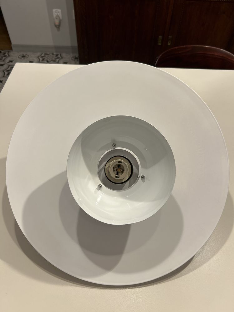 Piękna lampa UFO
