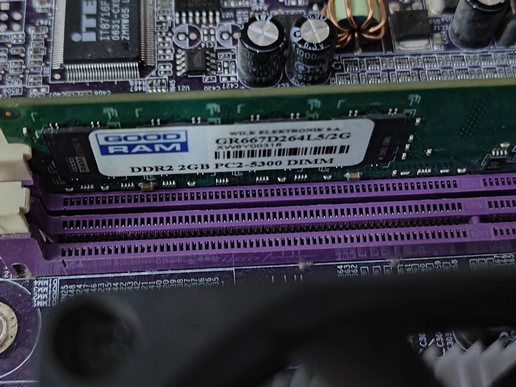 ECS ATI Radeon + Sempron AM2 + 2gb ram