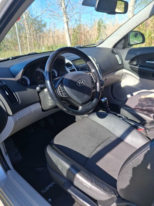 Kia Ceed CRDI 1.6 gasóleo