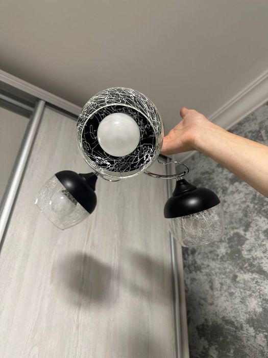 Люстра на три лампочки