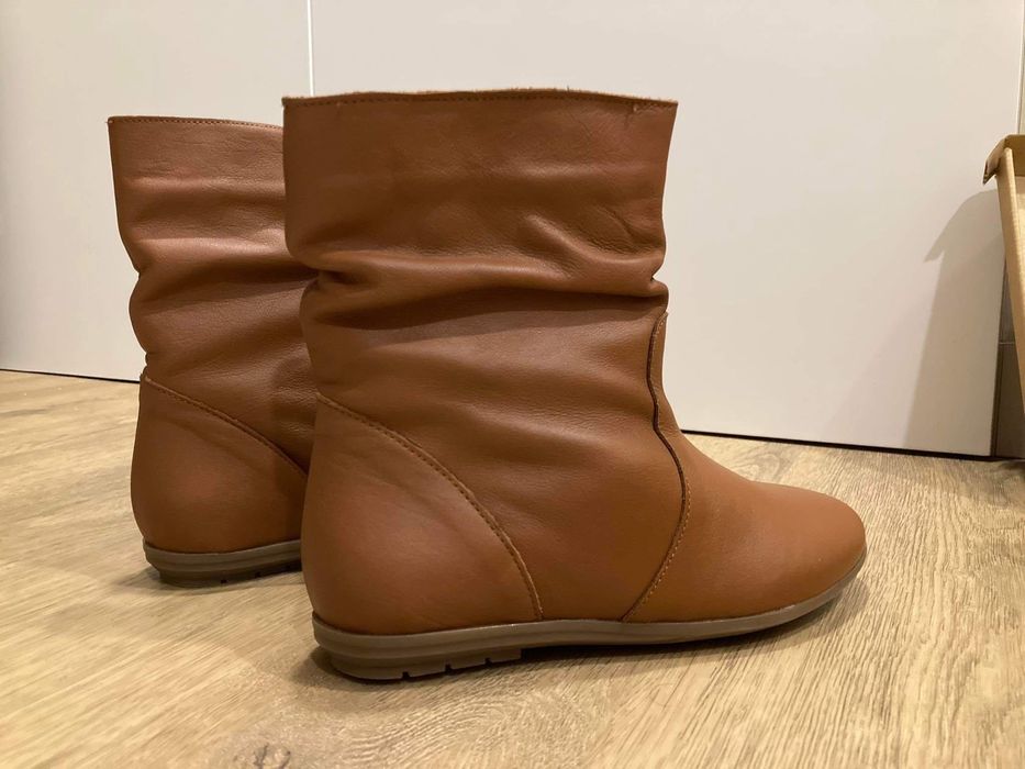 Botas rasas novas em camel 35