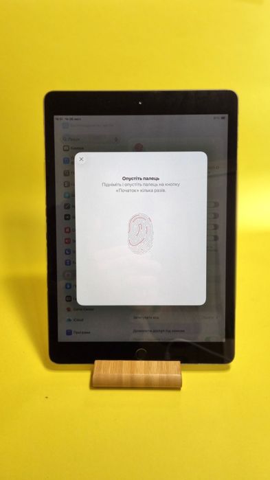Продам планшет iPad 8 128 gb (а2270) повністю робочий