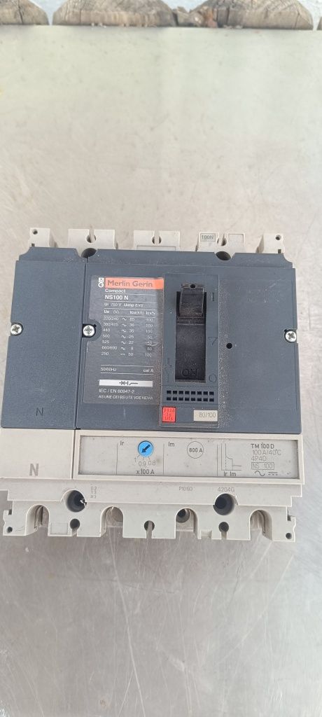 Disjuntor Merlin Gerin compacto NS 100N e NS 160N