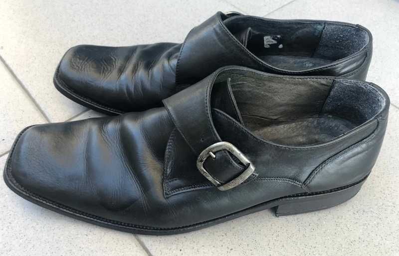 Sapatos Pretos em pele do Traje Académico Universidade do Minho