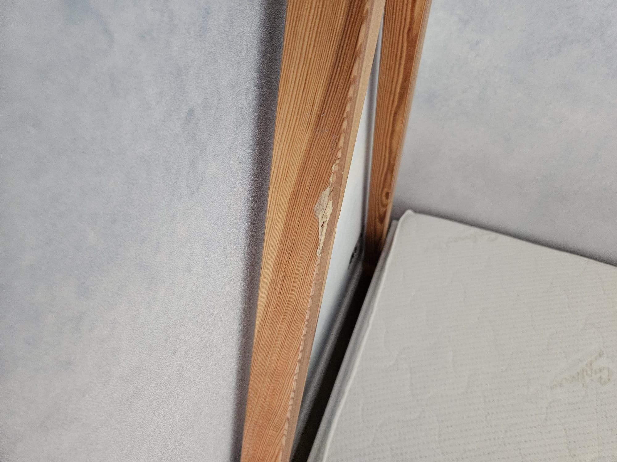 Łóżko sosnowe tipi 90x200 z materacem