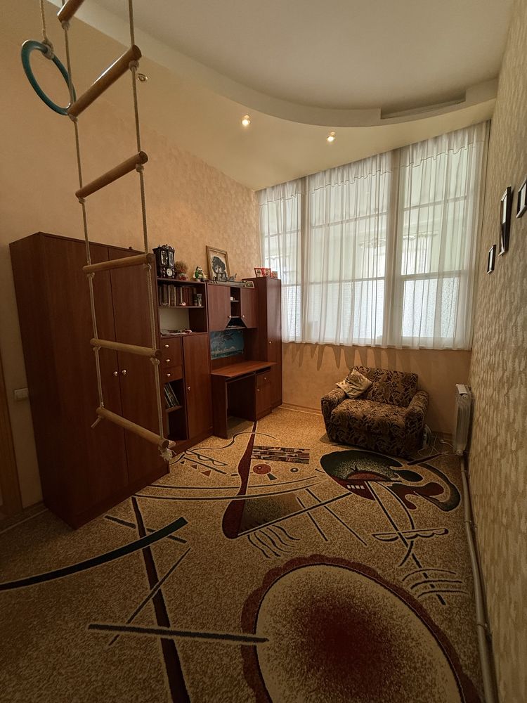 Простора квартира 122м2 з меблями, 5 школа