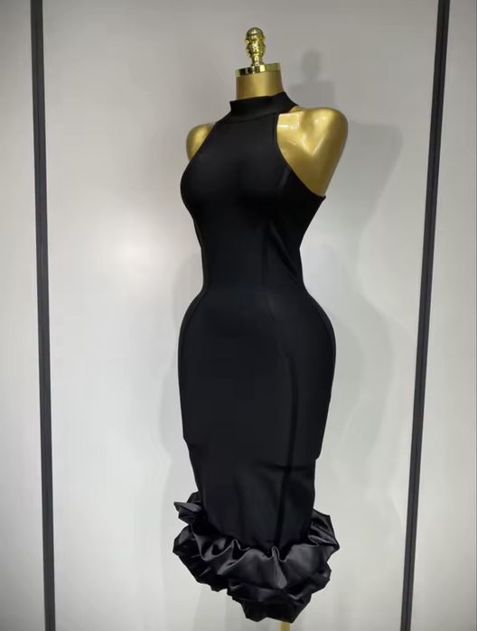 Бандажна сукня з рюшами